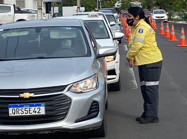 Strans faz o controle do tráfego de veículos em Teresina